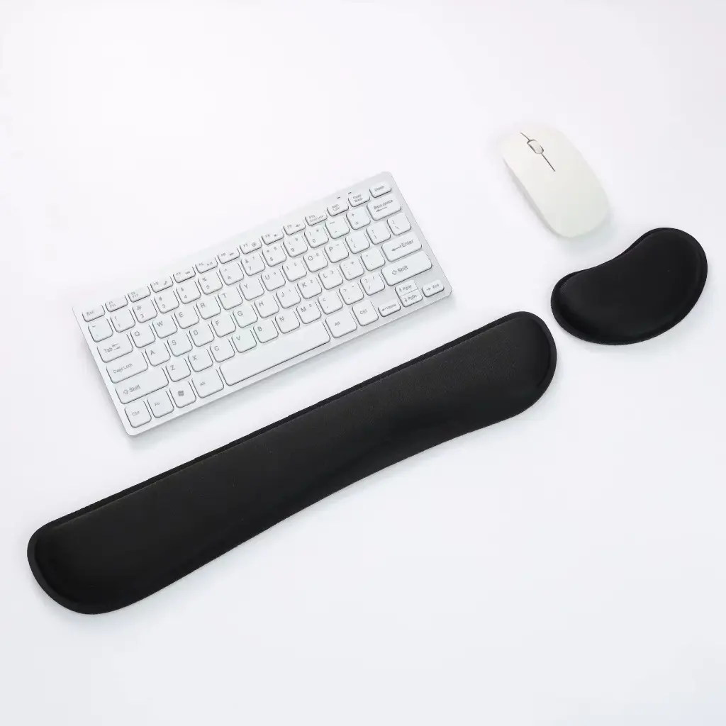 CLAVIER ET TAPIS DE REPOS GAMING 