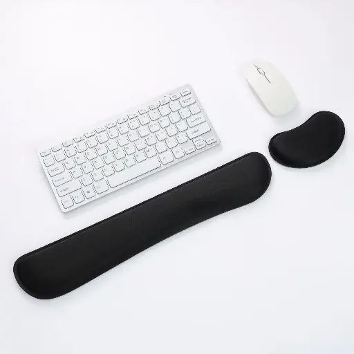 CLAVIER ET TAPIS DE REPOS GAMING 